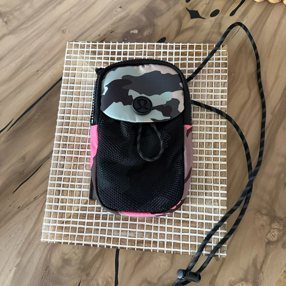 RARE Lululemon Take it On Camo Crossbody Pouch